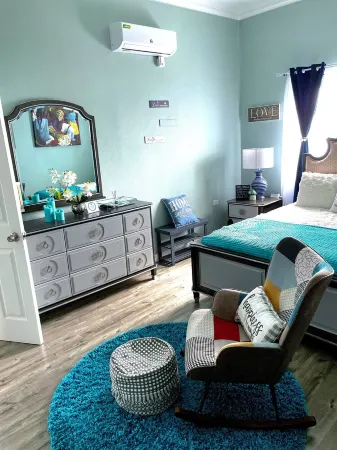 Stylishly Modern Apt° in Upscale Area ~with Private Beach & Pool Access Отели рядом с достопримечательностью «Sandals Cay»