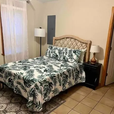 The Farmers Sun Private pool, hot tub, golf course views, minutes from the beach