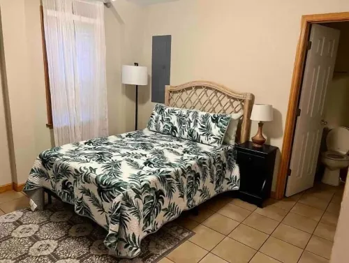 The Farmers Sun Private pool, hot tub, golf course views, minutes from the beach
