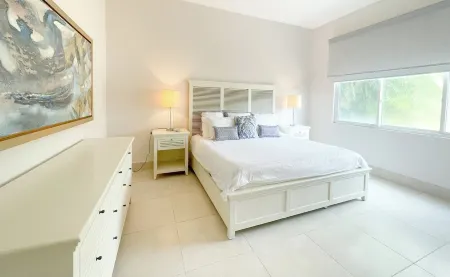 Luxury and tranquil 4 Bedroom Thownhome