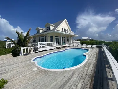 Barefoot Beach - oceanfront beach house w/ private beach, sunrise & sunset views Hoteles en 