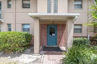 Cozy St. Pete Beach condo - Steps to the beach & sunsets + Heated pool
