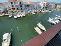 Apartment very well located On mountain view canal with mooring