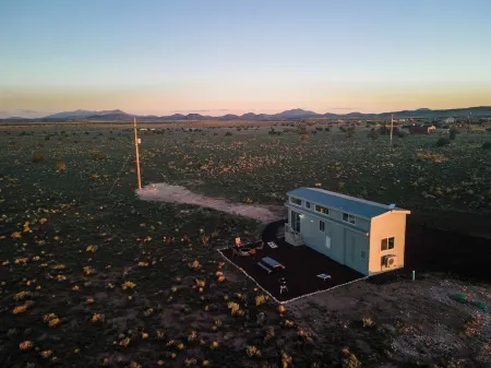 New Tiny Home on Private 1 Acre with Power, AC/Heat, Starlink Internet Отели в г. Valle