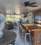 Private home w/ large lanai & in-ground pool. 7 mins to Manasota Key Island/ be Hoteles en Englewood