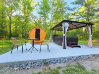 The Cozy Getaway Cabin w/Hot Tub-Sauna-WiFi on ATV trails near Lake Arbutus