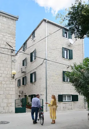 Turrium Heritage Apartment Seaside With Patio and Barbecue Отели в г. Opcina Kastela