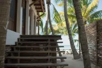 Casa Acacia - Stylish Beachfront Property