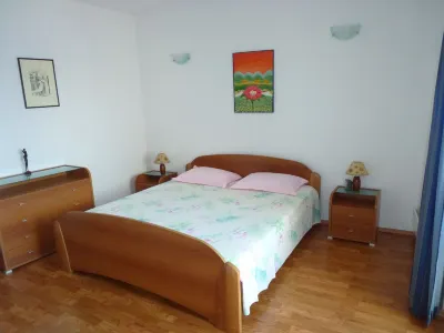 Apartment with stunning sea views Hotels near Wings Monument