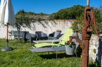 Rent house with garden 350 m2 800 m from the sea and 1km from Dolus village of Tartifume Hotels in Dolus D'Oleron