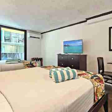 Well Updated, Sleeps 4, One Block to Beach Rooms