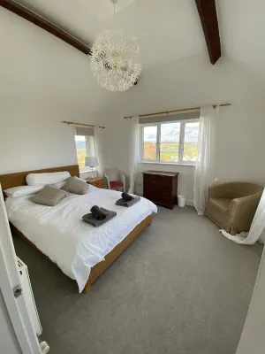 Cottage with sea and countryside views - sleeps 6 Hotels in Charmouth