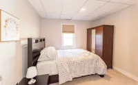 3bdrm unit on Whyte Ave Hotels in Whyte ave