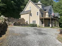 Beautiful Long Range Mountain Views, Minutes from Downtown Hendersonville, NC Hotel in zona Jaymar Travel Park