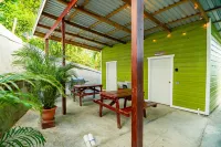 Charming 2-bedroom, 3 beds apartment, AC, WiFi ,free parking in lovely West End