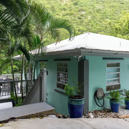 Villa de Paz, STJ 4 BR/2.5B, 2-8 guests Pool Private Renovated AC backup power