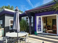 Eclectic real kiwiana bach Hotels in Waitarere