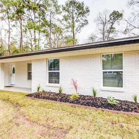 Modern home with 5 bedrooms 2.5 bathroom and 2 full kitchens.