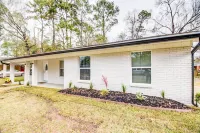 Modern home with 5 bedrooms 2.5 bathroom and 2 full kitchens.