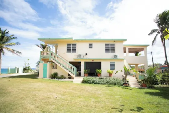 PELICAN REEF BEACHFRONT 2 BED 1 BATH A/C ON SMALL FARM, SURF RIGHT OUT FRONT