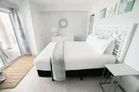 Secluded Retreat, Unbelievable Ocean View, Beach Front Hotels in Wheeland Settlement