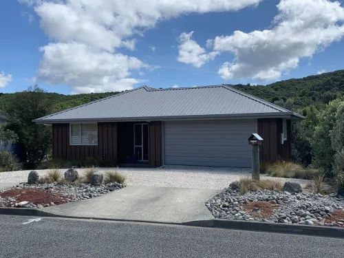 Birdsong, bush walks, biking and boating!