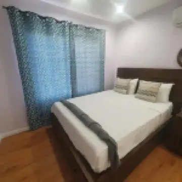 Stunning townhouse in gated community -10 minutes from three beaches. فنادق في 