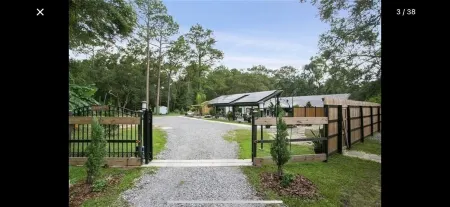 BARNDOMINIUM ONE OF A KIND!!! Отели рядом с достопримечательностью «Парк штата Фонтейнбло»