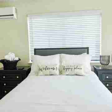 Delva’s Place-Gated 3 bedroom - Pet Friendly Rooms