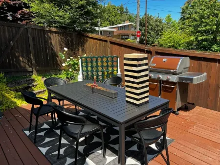 Outdoor Oasis - 3BR Family Friendly Mangolia Home Near Queen Anne / Ballard Отели рядом с достопримечательностью «Библиотека Сиэтл Метафисикал»