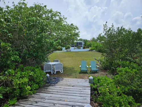 Waterfront on White Sound, Dock, Beach, Swimming Pool, Back up Batteries Hotels in Green Turtle Cay