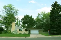 CHEERFUL 3 BEDROOM HOME WITH HUGE BACKYARD Hotels near Target