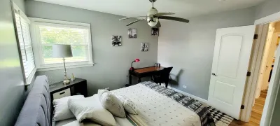 Delightful Cozy Home, 2 Bedroom, 1 full Bath, Conveniently located.