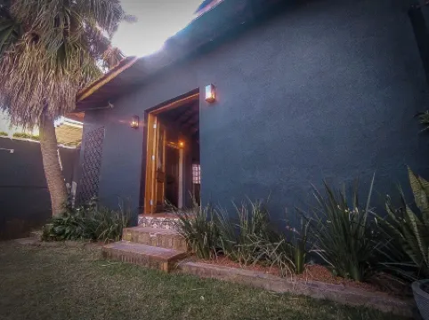 Spacious & Comfortable Industrial Loft