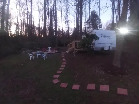 Glamping at it's best! Sleeps 4, Porch w/grill Fire pit Big outdoor living space