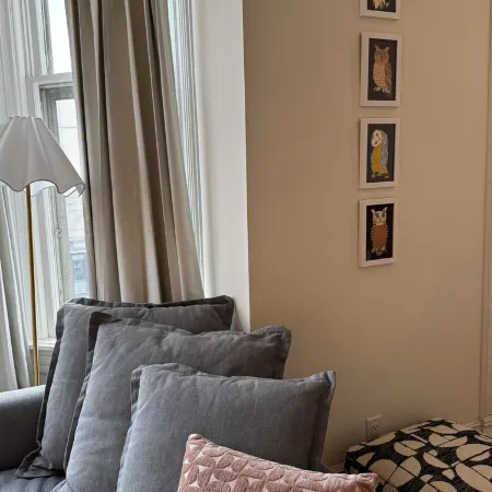 Sun-Filled 1 Bedroom Overlooking Water Street - No Cleaning Fee Отели в г. Декора