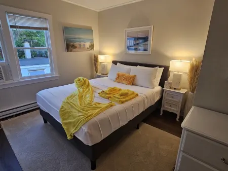 Newly renovated apartment in the heard of Provincetown Отели в г. Провинстаун