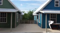 Turtle Cottage with a pool Hotels near Caye Caulker Airport