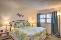 Sunny Cocoa Beach Condo with Balcony and Pool Access