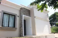 Luxury 3-BR Riverside Area Home Hotels near Turicentro El Papalón, San Miguel