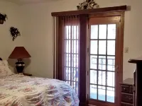 Tavares Inn Hotels in Otero County