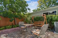 Spacious Mountain View Duplex In Prime Location 3 Bedroom Duplex