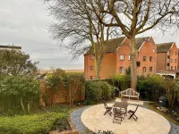 9 Church Farm Rise Hotels in 