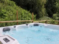Valley Lodge 4 - North Wales Eco Lodges فنادق في Llantysilio