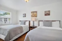 Carlin's Cottage Court