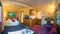 Arnica Views Summit Retreat Hotels in Mooroolbark