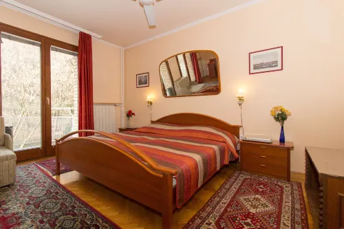 Budavar Bed and Breakfast - Bed and Breakfasts