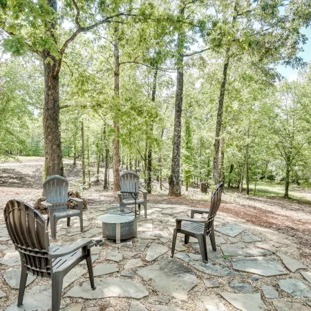 Sip, Hike and Explore Sleek Retreat in Cleveland!
