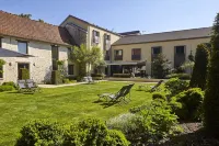 Maison d'Hôtes les Herbes Folles Hotel a Le Mesnil-Amelot