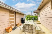 Patio, Grill & Outdoor Dining: Conrad Home! Hotel di Conrad